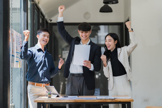 Business team celebrating success achieving common goal