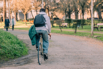 Obraz premium young man on the street riding on vintage bicycle
