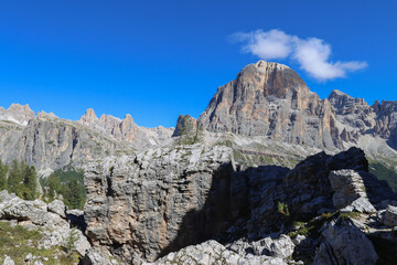 Hiking around Cinque Torri cliffs
