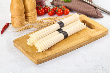 Raw dry white wheat noodles