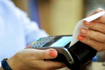 Executing a Payment Transaction Leveraging the Functionality of a Card Reader Device