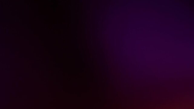 Una toma de cerca de un fondo abstracto de color morado y rojo  con un degradado ligero desenfocado en movimiento