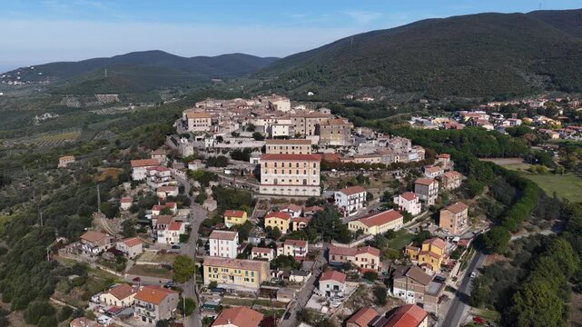Lugnano in Teverina, (Terni, Umbria, Italia), caratteristico borgo medievale.
Vista aerea di Lugnano.
