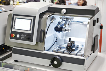 Precision cut-off machine