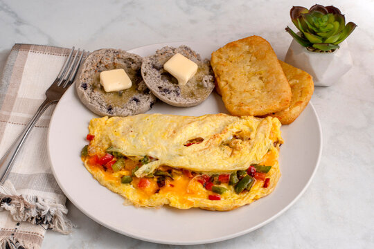 peppers and onios omelett  with hash browns