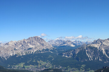 Fototapeta premium Refugio Nuvolau viewpoint with dramatic Dolomites skyline and alpine ridges in Italy