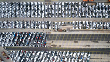 Aerial top down view of new cars parked at Haydarpasa port in Istanbul, Turkey © Hélène Franchineau