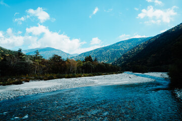 上高地の明神池