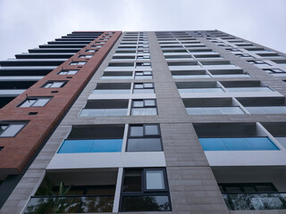 Facade of a multi-family apartment building at the end of its construction