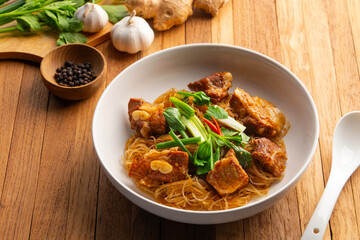 Baked Pork Ribs with Glass Noodles,Pork Baby Back Ribs or pork cartilage potted with vermicelli (ob woon sen)