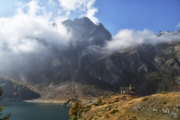 Il lago di Cignana,specchio d'acqua artificiale in Valtournanche, Valle d'Aosta Italia