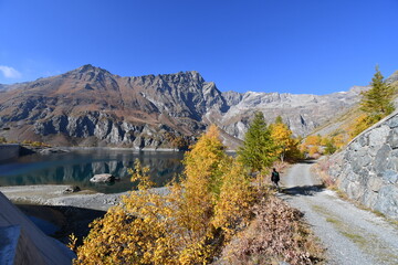 Il lago di Cignana,specchio d'acqua artificiale in Valtournanche, Valle d'Aosta Italia