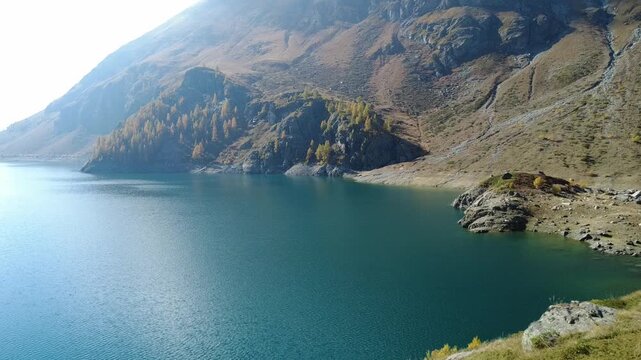 Il lago di Cignana,specchio d'acqua artificiale in Valtournanche, Valle d'Aosta Italia
