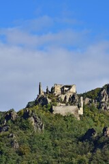 Burgruine Dürnstein im Herbst, vertikal