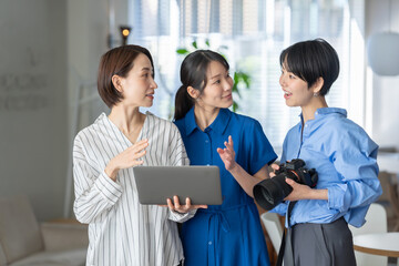 撮影チーム　女性