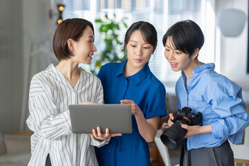 撮影チーム　女性