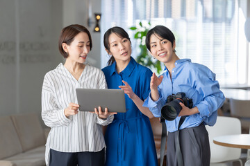 撮影チーム　女性