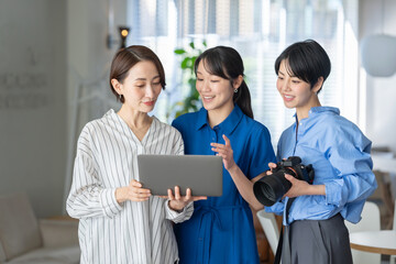 撮影チーム　女性