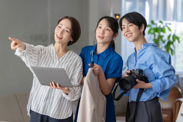 撮影チーム　女性