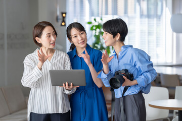 撮影チーム　女性