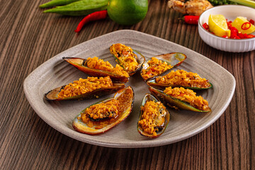 Gourmet baked mussels with garlik