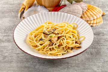 Pasta spaghetti with mussels and oil