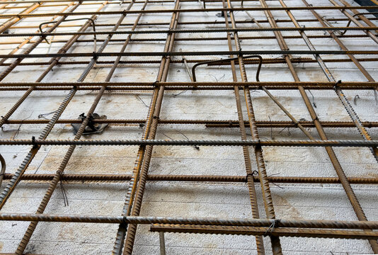 Reinforcing steel bars grid for concrete wall