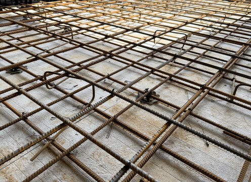 Steel reinforcing mesh on the floor