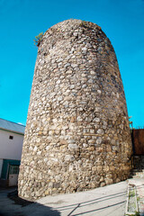 Naklejka premium The tower of the ancient fortress of Aluston against the background of the blue sky on a clear sunny day, Russia. Medieval architecture, world tourism.