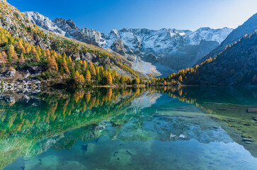 Foliage al Lago Aviolo in Val Camonica in autunno