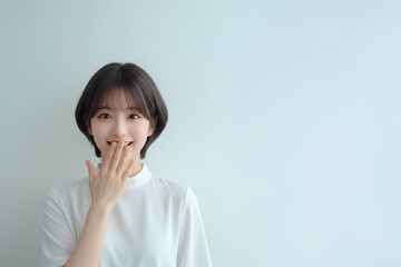 驚く美しい女性	