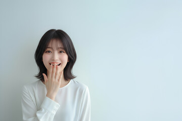 驚く美しい女性	