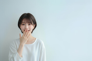 驚く美しい女性	