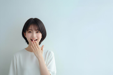 驚く美しい女性	