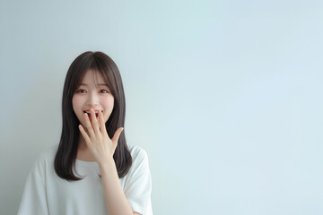 驚く美しい女性	