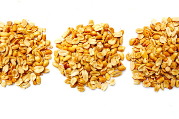 Roasted peanuts for snacking, or used as toppings for various dishes.