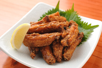 Japanese Crispy Fried Chicken Wings with Lemon