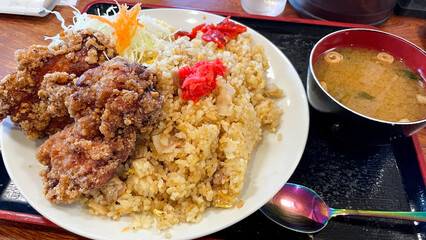 石川県おさむ食堂の唐揚げチャーハン