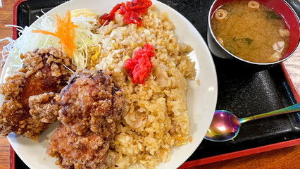 石川県おさむ食堂の唐揚げチャーハン