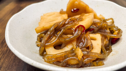 れんこんと糸こんにゃくのきんぴら