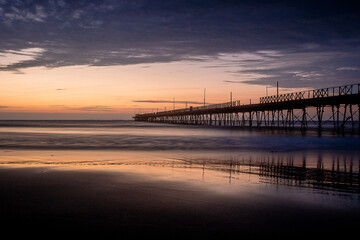 Obraz premium Atardecer en el Muelle de Pacasmayo Perú