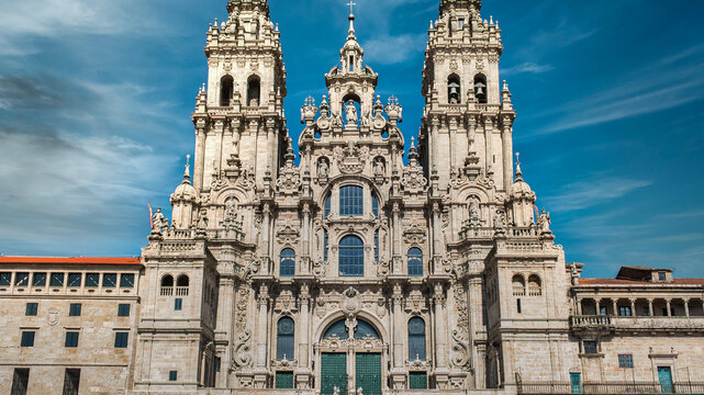 Majestuosa fachada catedral de Santiago de Compostela, estilo barroco g&oacute;tico, Espa&ntilde;a