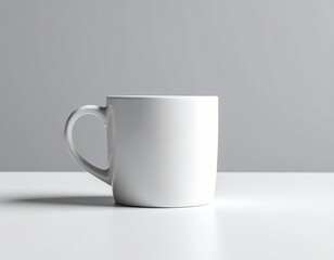 Obraz premium Blank white ceramic coffee mug on a wooden table