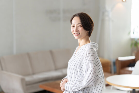 女性