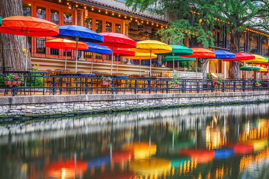 San Antonio, Texas, USA cityscape at the River Walk 563