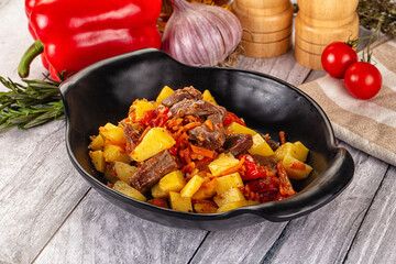 Rogiut with meat, potato and tomatoes