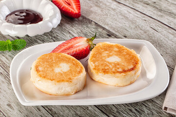 Cottage cheese pancakes - Syrniki for breakfast