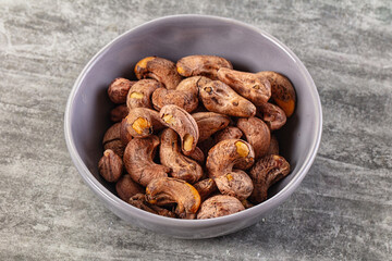 Unpeeled cashew nuts in the bowl