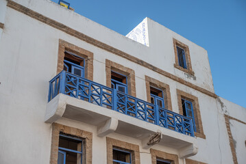 Fototapeta premium Les rues et maisons du centre ville de Essaouira au Maroc