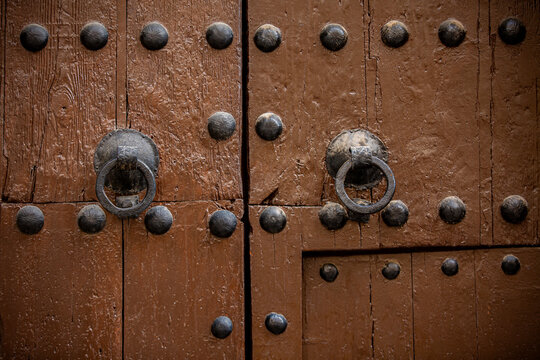 Detalle de unas puertas antiguas